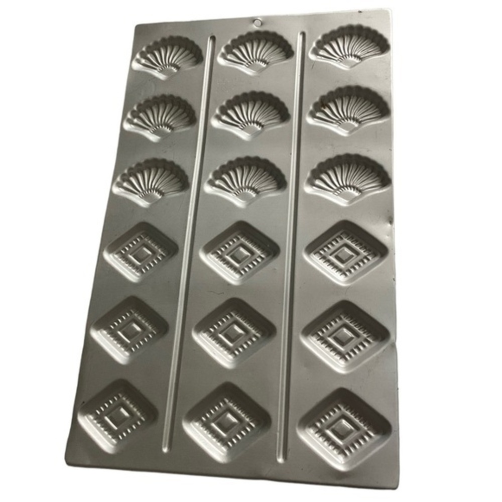 New! Bakeware 18 Cookie Tart Candy Tray